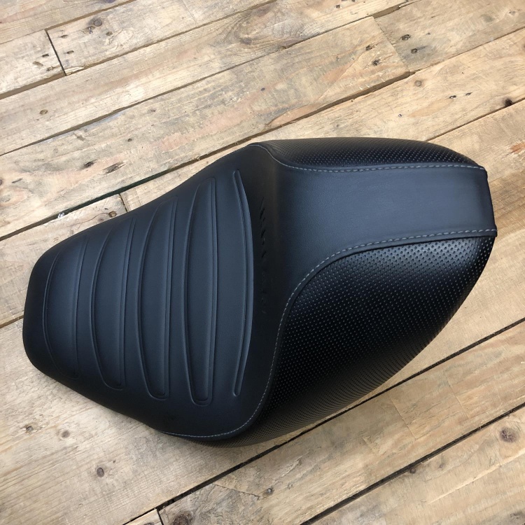 Indian Scout Bobber / Rogue Syndicate solo seat - black